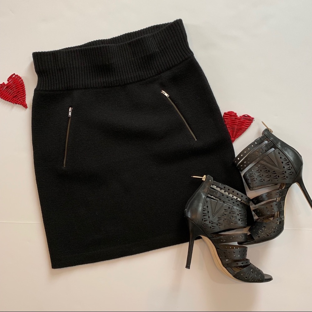 Loft mini sweater skirt zipper detail size small